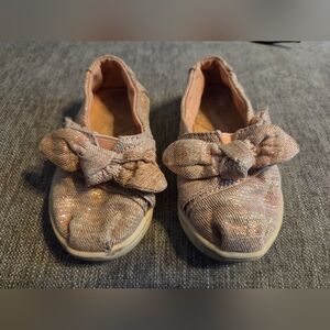 TOMS Girls 5 Sneaker Classic Bow Sneakers Shoes Pink Rose Shimmer Shiny Glitter